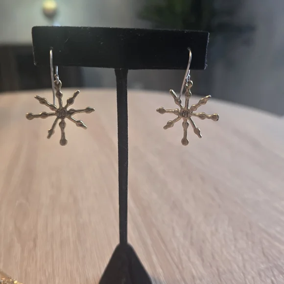 Waxing Poetic Goldtone 30 Inch Crystal Snowflake And Earring Set-GORGEOUS!!!